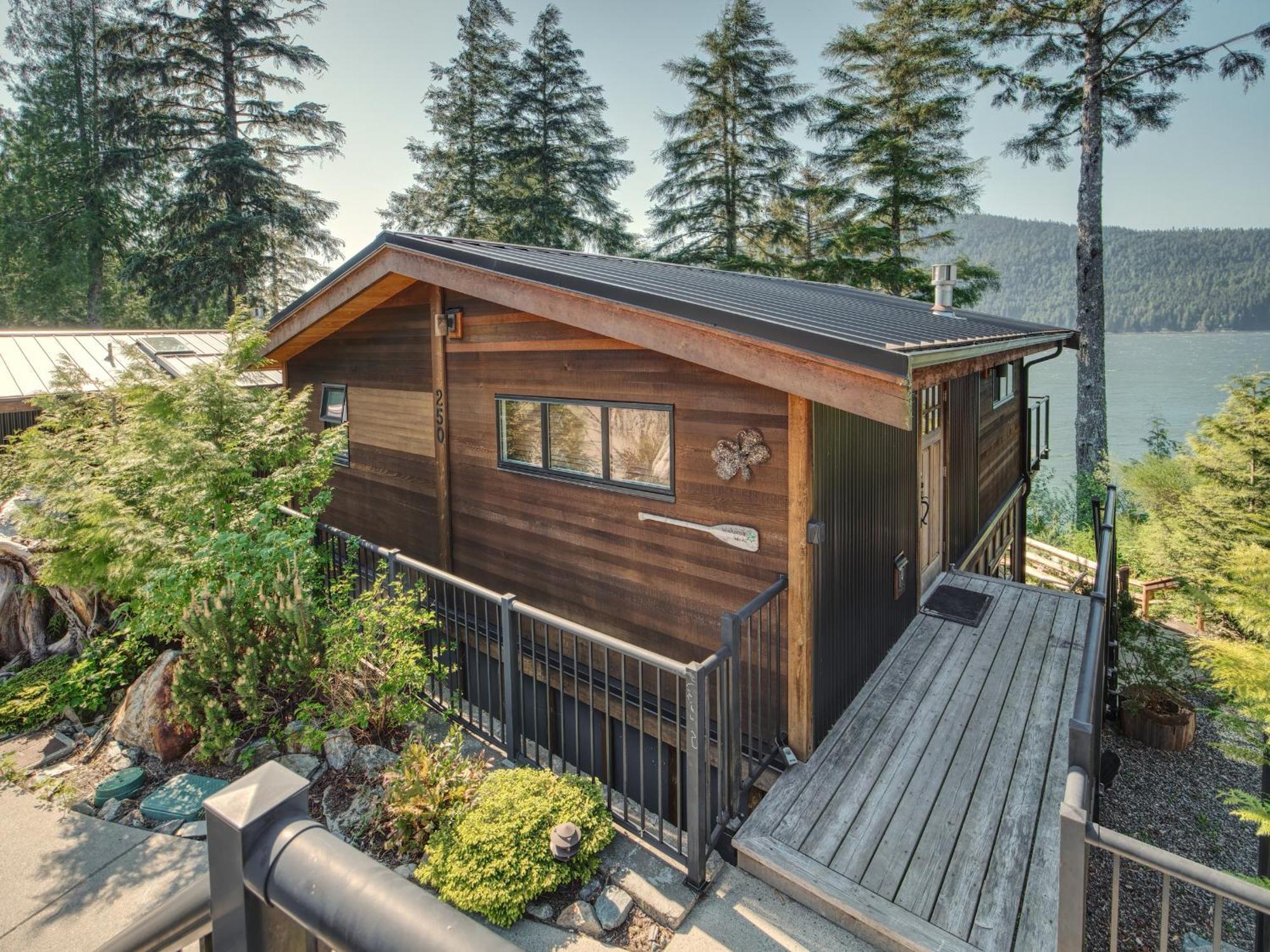 Handsome Dan'S Vacation Cottage Rentals Port Renfrew Bagian luar foto