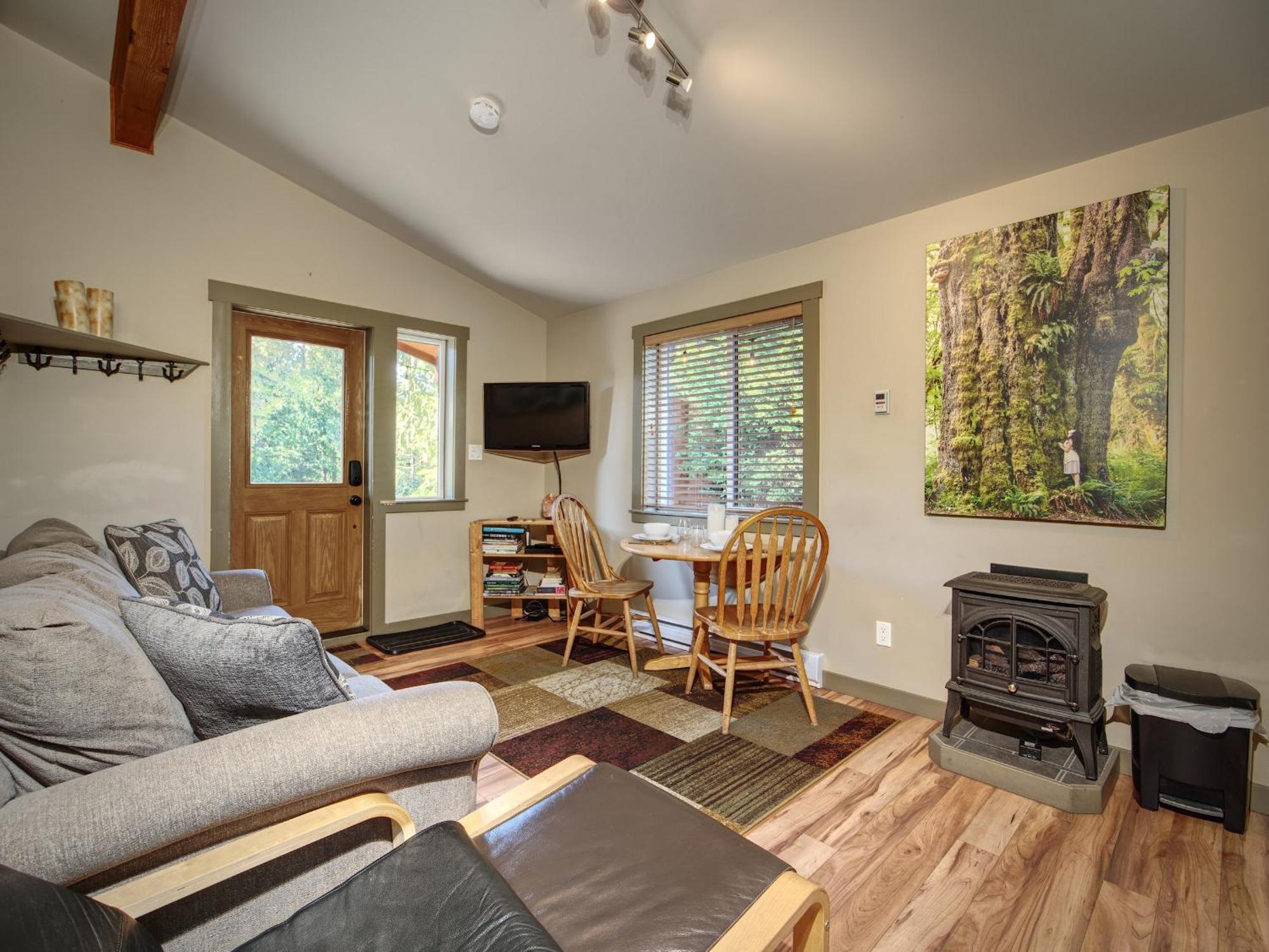 Handsome Dan'S Vacation Cottage Rentals Port Renfrew Ruang foto